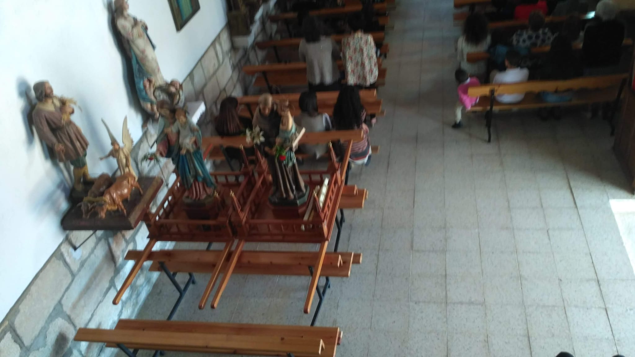 Iglesia celebrando el Ofertorio