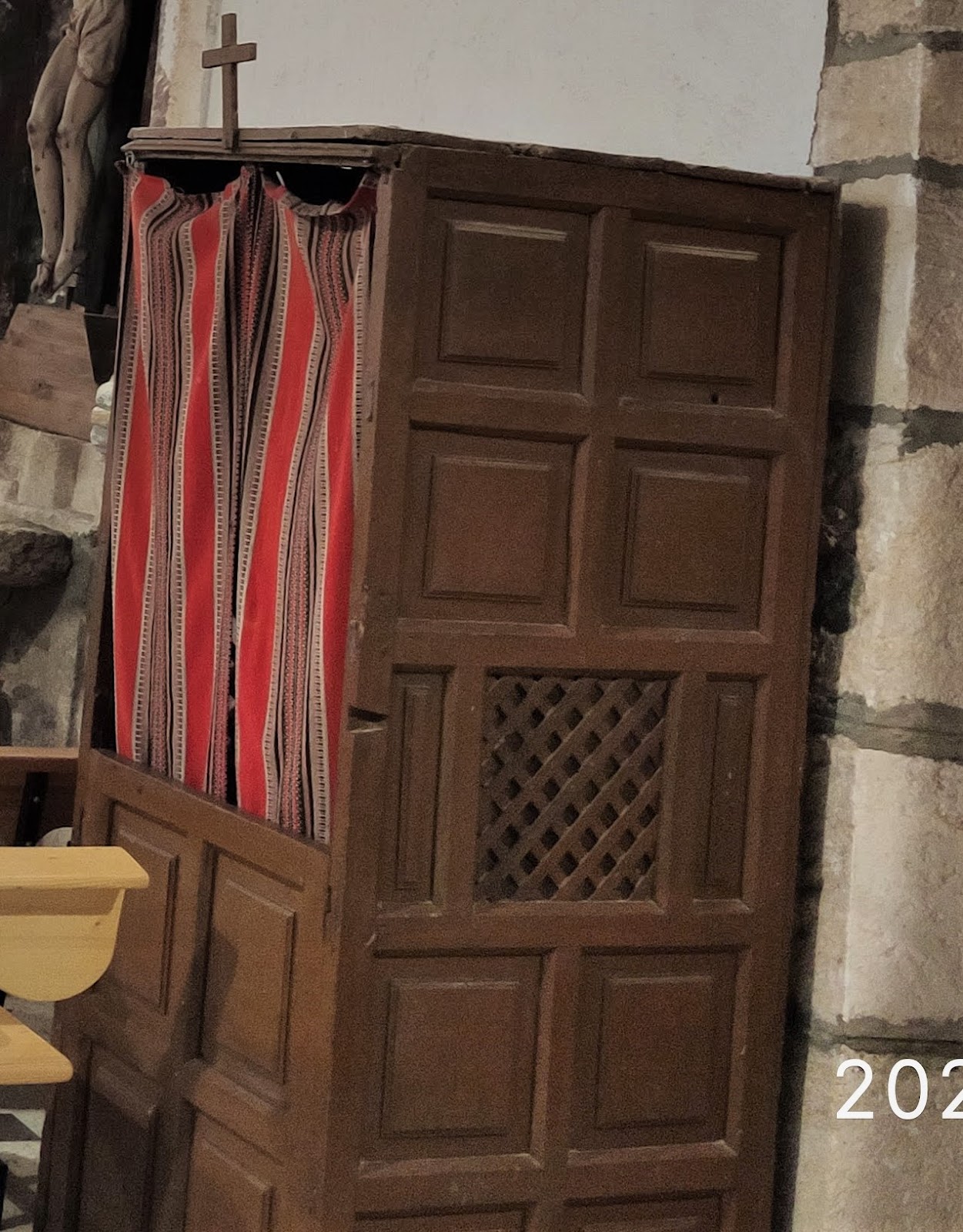 Confesionario del siglo XIX