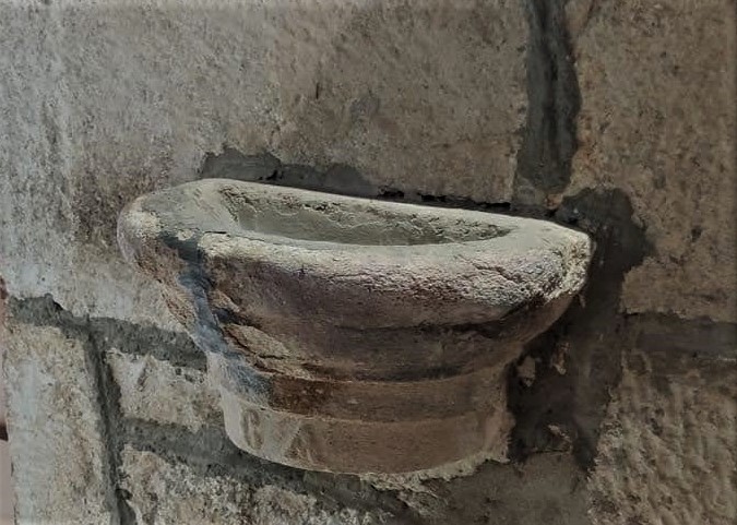 Pila de agua bendita